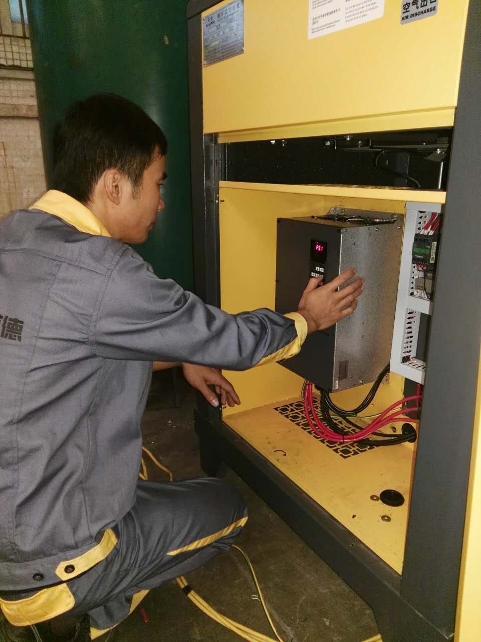 葆德空壓機(jī)維修.jpg 葆德空壓機(jī)維修.jpg